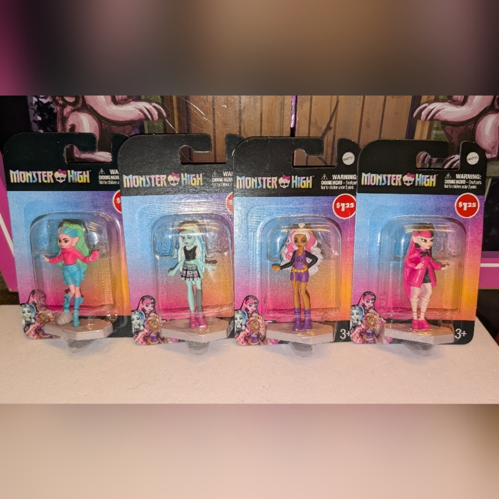 Monster High☆ 4 Collectible Mini Figures Draculaura Clawdeen Lagoona Frankie New